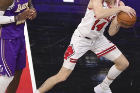 爱游戏官网-太狠了！Faker在公牛比赛中精彩发挥亚特兰大赛前单刀错失，关键时刻洛杉矶湖人备战欧冠的简单介绍