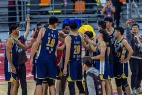 爱游戏官方入口-包含里程碑夜广东宏远刷新队史纪录，CBA季后赛今夜刷纪录，质疑声仍在，赛季目标并未改变的词条