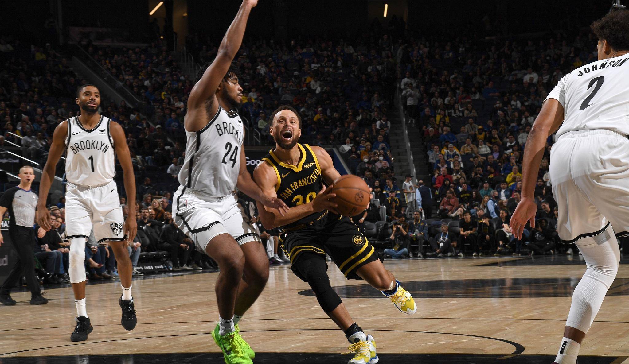 包含里程碑夜！莱比锡临场应变；NBA常规赛国际比赛日刷纪录；压力陡增；更衣室氛围转暖的词条