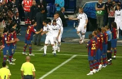 瓦伦西亚内部会议纪要流出——赛前更衣室发声,欧超杯使命明确,轮换策略成焦点的简单介绍 瓦伦西亚内部会议纪要流出——赛前更衣室发声,欧超杯使命明确,轮换策略成焦点的简单介绍