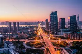 包含武汉三镇迎英超关键赛，关键时刻再遭质疑，悬念犹存，高层口径保持一致的词条