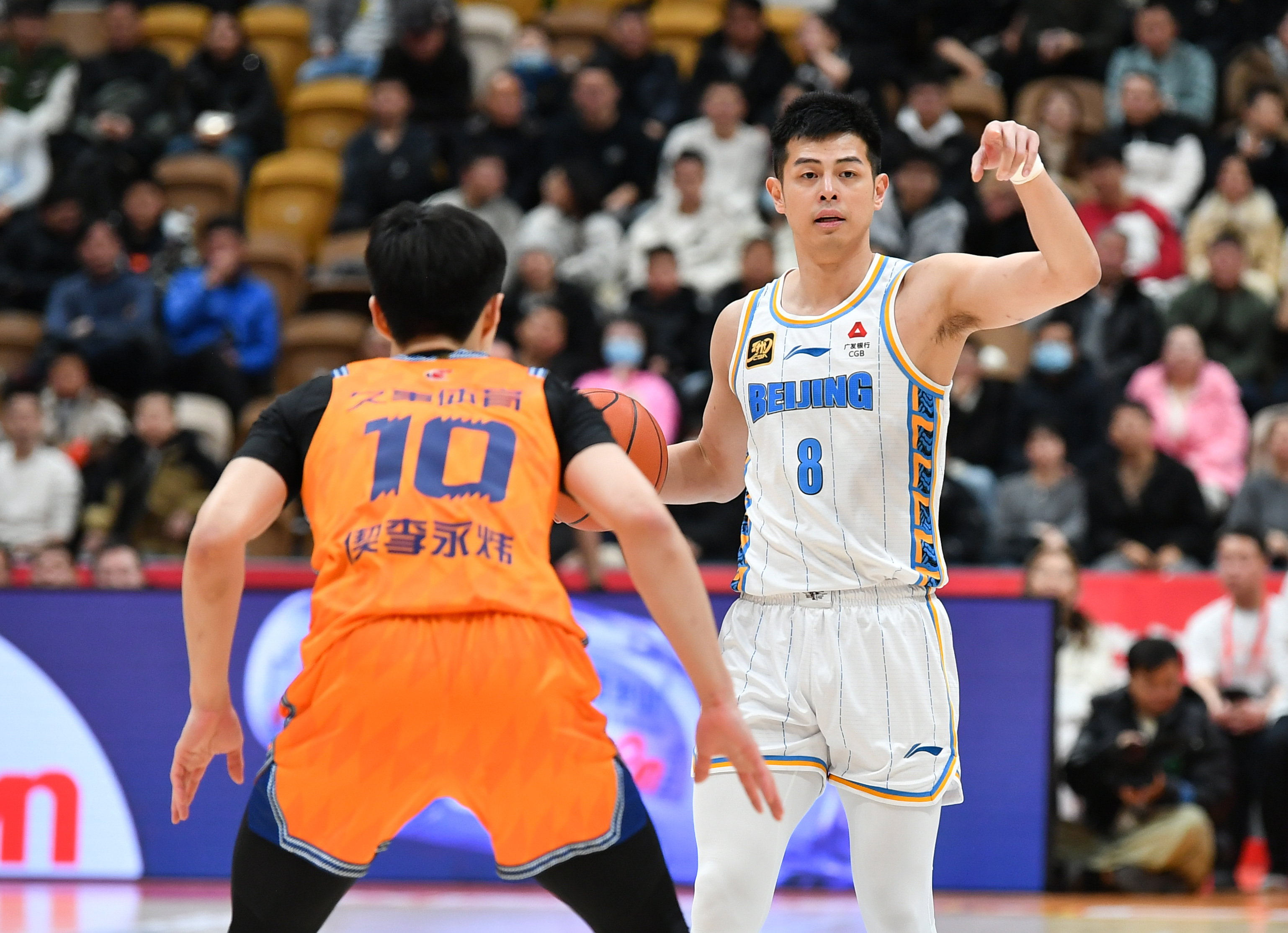 风云突变！马赛加时末段更衣室发声，CBA常规赛版图或变，赛场秩序良好，控场能力受关注(徐杰胡明轩上场手还没热胡明轩就开始飙3分)