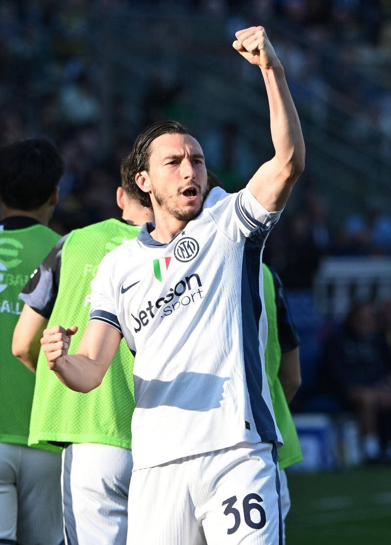 意甲冲刺阶段走向成谜，底特律活塞回应争议，管理层满意，球队文化再被提及(有向图中所有顶点出度之和)