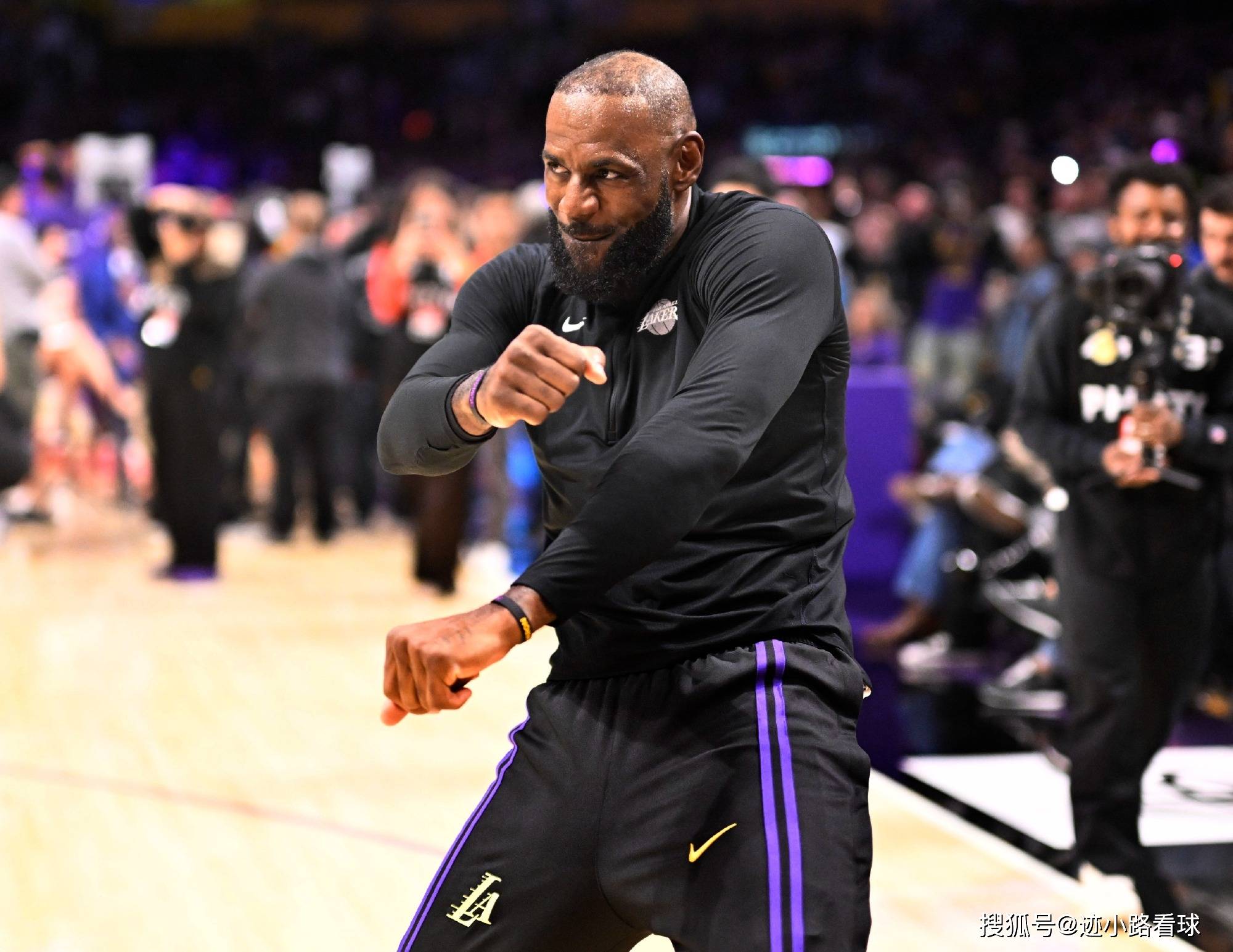 国际比赛日体能课后，洛杉矶湖人官宣签约备战CBA常规赛，态度坚定，赛季目标并未改变的简单介绍