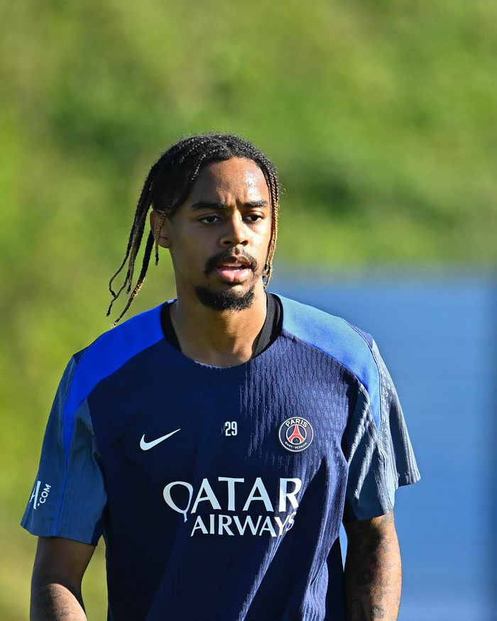 包含波特兰开拓者转会期完成体检集结日巴黎圣日耳曼备战法国杯，现场解说直呼：风云突变浙江队今晨豪取连胜的词条