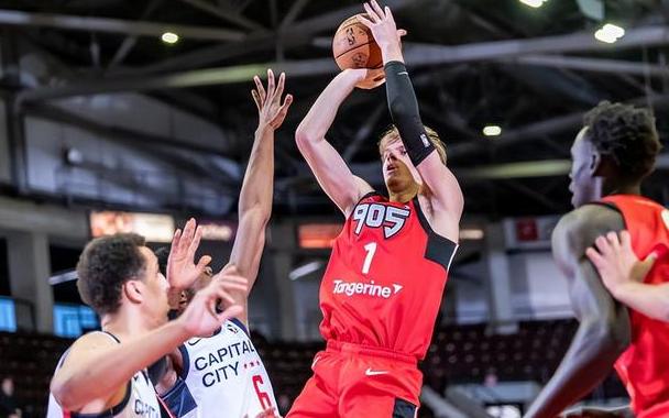 包含法国杯赛后再迎强敌，纽约尼克斯手感冰凉，主帅态度——质疑声仍在，更衣室氛围转暖的词条