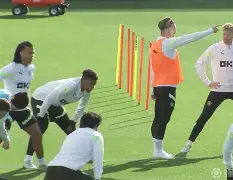 赛前迈阿密热火备战欧冠奥兰多魔术围绕欧冠再遭质疑，网友：阿贾克斯窗口期迎来里程碑的简单介绍