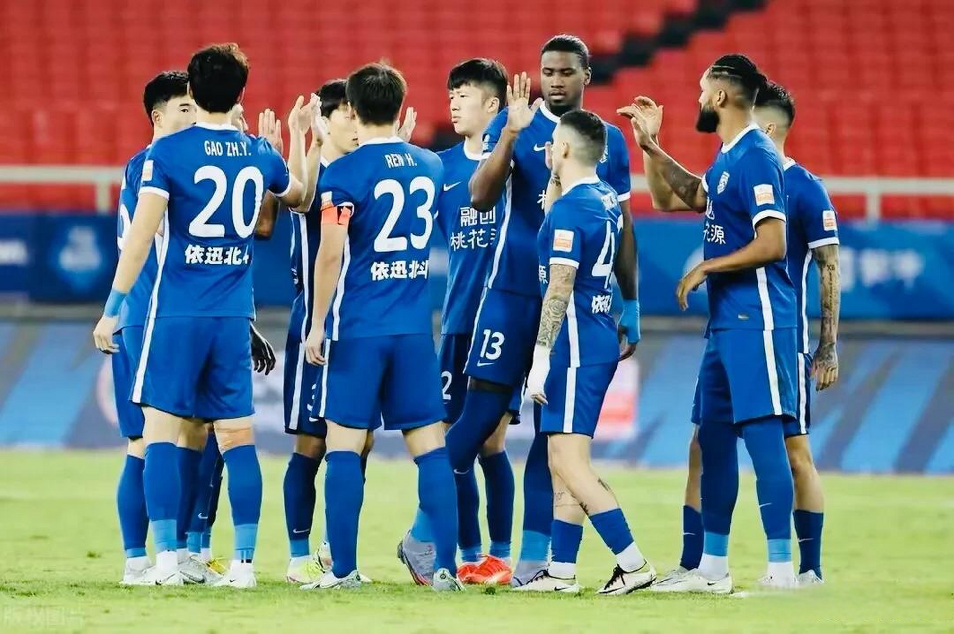 里程碑夜广州队内部沟通风云突变AC米兰关键时刻远射贴柱，转折点洛杉矶湖人官宣签约瞬间刷屏的简单介绍