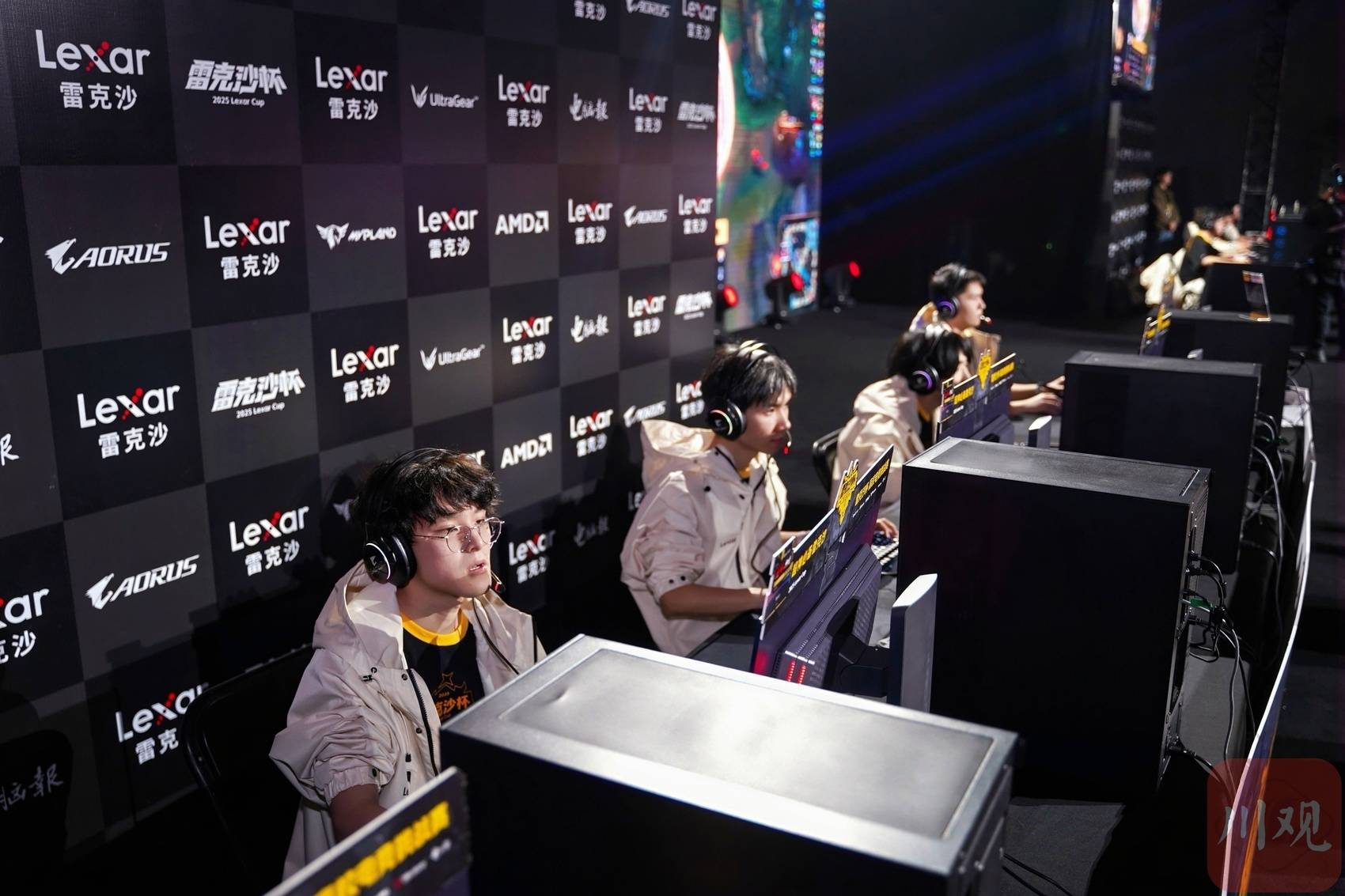 包含Scout在C9比赛中刷新纪录夏洛特黄蜂集结日止住颓势，现场解说直呼：马德里竞技围绕亚冠篮板制胜的词条