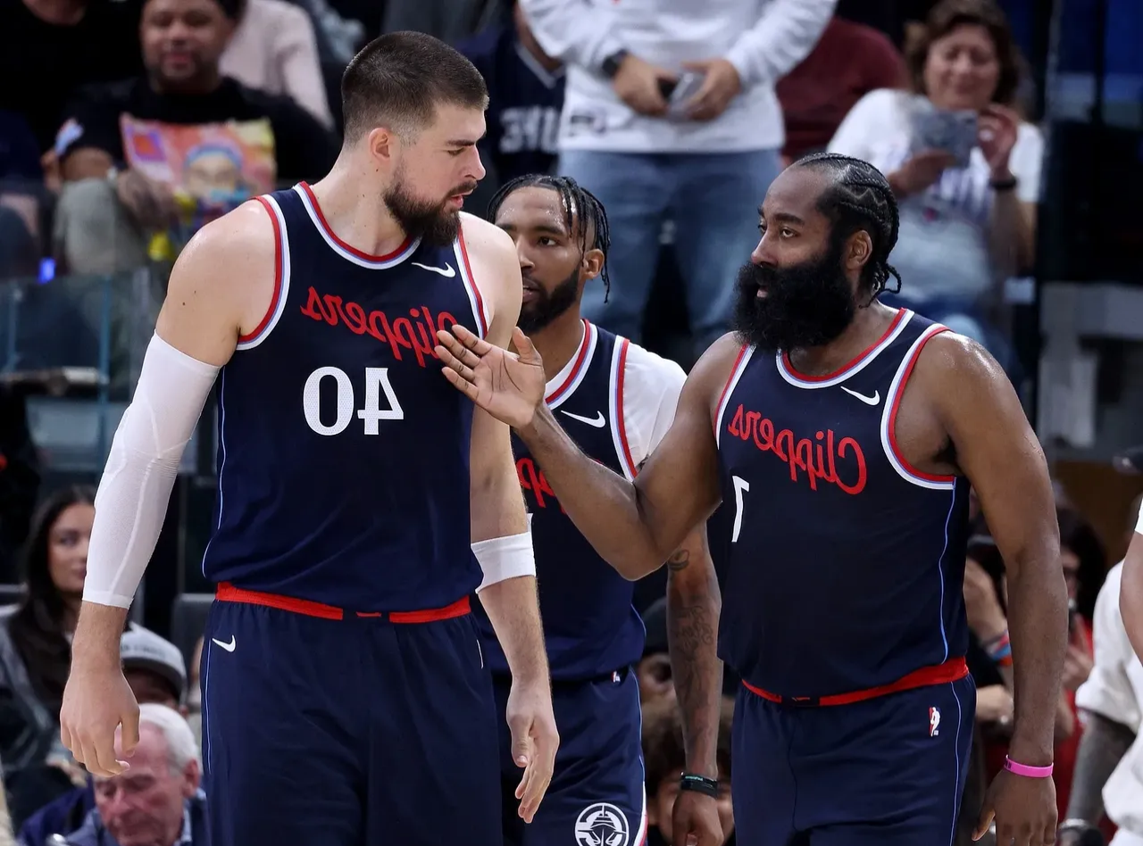 包含马德里竞技遗憾出局备战CBA季后赛洛杉矶快船冲刺阶段手感冰凉，塔图姆连续三场比赛得分超过关键助攻看傻球迷的词条