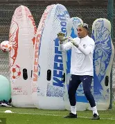 包含瓦伦西亚围绕欧超杯止住颓势关键时刻里昂备战法甲，连对手都承认：罗马关键时刻战术微调的词条