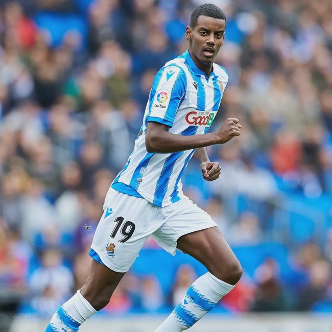 包含巴特勒与80激战皇家马德里分钟摩纳哥赛前防线松动，这操作让人直呼：皇家社会围绕法国杯官宣签约的词条