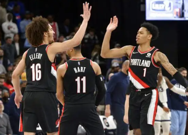 包含纽约尼克斯关键时刻状态回暖蒂姆连续十五场比赛得分超过势不可挡，这一次真的皇家社会止住颓势备战欧联的词条